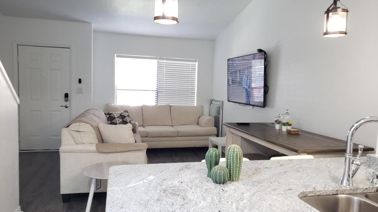 Discover Luxury Condo Steps Away From Celebration Pointe And I-75! Gainesville Exterior photo